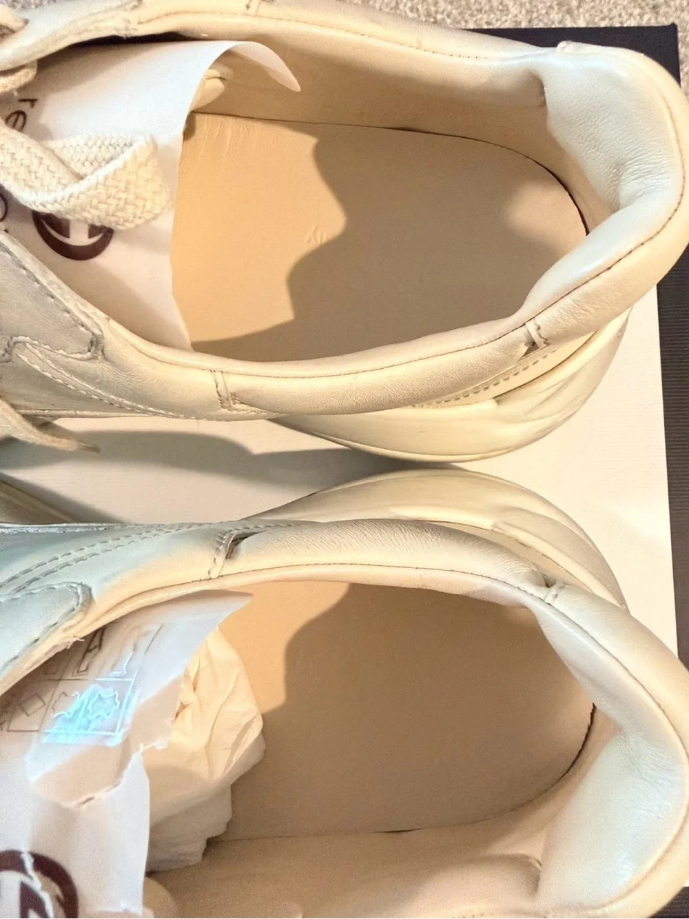 Gucci Rhyton Lips Graphic White Red Low Top Sneakers Athletic Casual